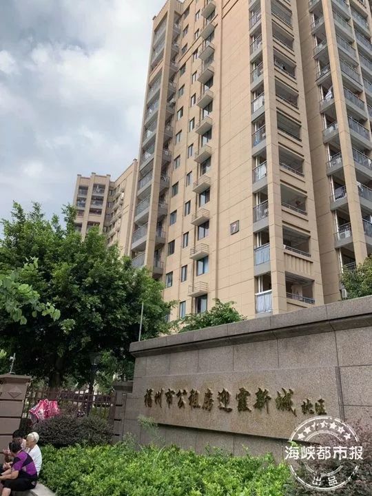 仓山迎霞新城北区 一名小孩坠楼身亡