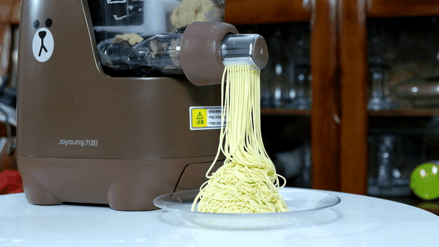 自己动手做面条,何必去外面买,九阳面条机满足你