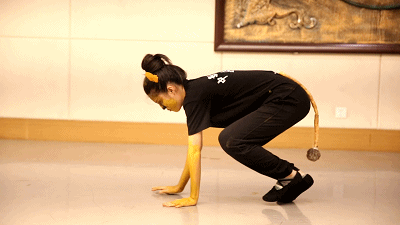 这两个明显也是个猫科动物