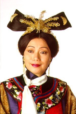 她本是朝中皇后,离开众人视线,则又变成了一位武林高手!