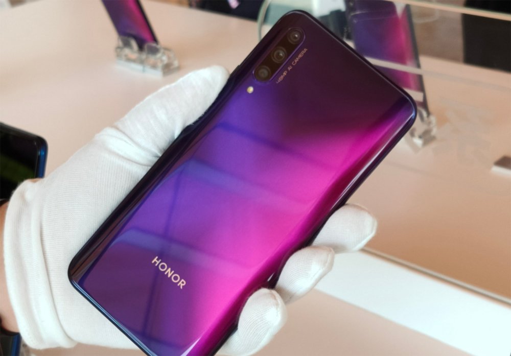 华为麒麟810首次跌至1299,升降全面屏 大电池,网友:更香了!