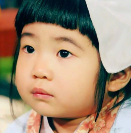 曹格女儿grace长大了,如今包子脸不见,网友忍不住感叹