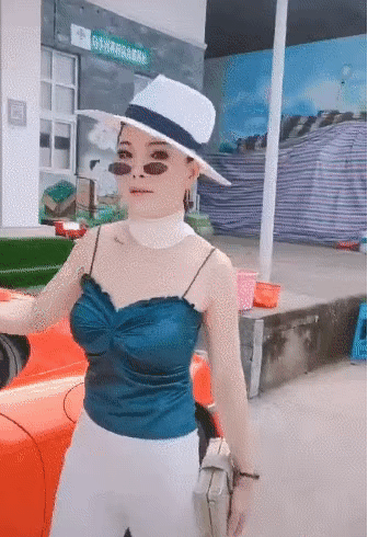 新闻哥重庆保时捷女车主谜一样的女人