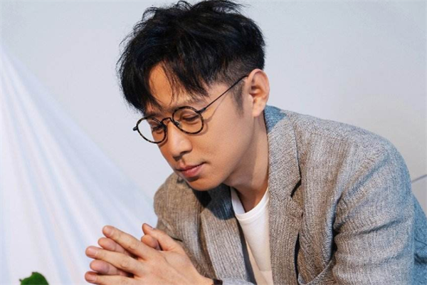 这5位曾经的三线演员,如今被同一制作团队捧红,郭京飞上榜!