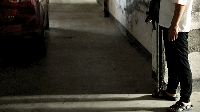 雨水|收伞不湿、一键开合，自带照明夜灯的黑科技反向伞，雨天也优雅