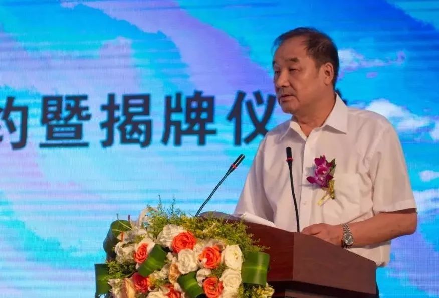 王广昀主持签约揭牌仪式韩雪松表示近年来,大庆将电子信息产业作为