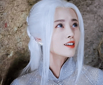 为何鞠婧祎大都是黑发?看到罕见"白发照",网友:先抱走再说!