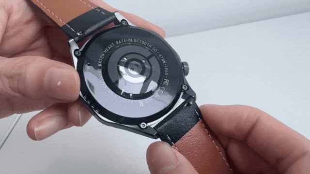 找来人实验,左手同时戴上apple watch s8,华为gt4,赛尔兰斯watch 7pro