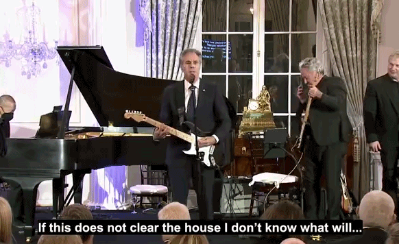 61岁美国务卿布林肯弹吉他唱蓝调,舞台表现力好,网友劝他改行_腾讯