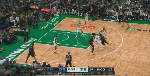 欧文面对怀特急停跳投 动作帅气一气呵成!