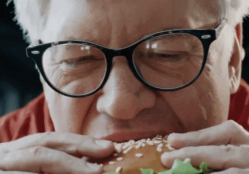 笔触,画面真实自然,对比一年前ai生成的"巨石强森吃石头"的"惊悚"画面