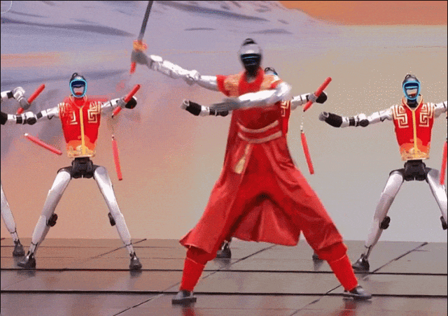 去年秧BOT今年武BOT！网友：中国机器人的进化像开了倍速——_腾讯新闻