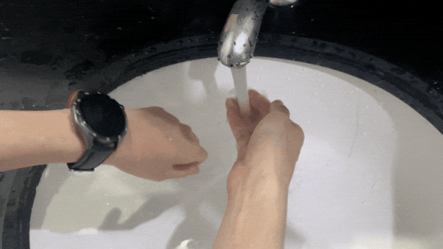 找来人实验,左手同时戴上apple watch s8,华为gt4,赛尔兰斯watch 7pro