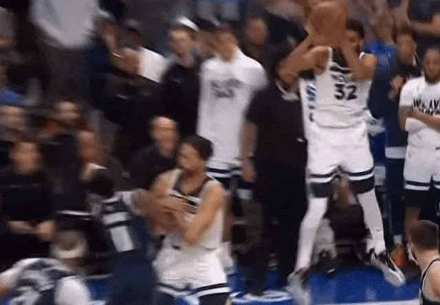 对东子的死亡缠绕后者虽然防守端仍被军训,但好歹小号两双入账了,不仅