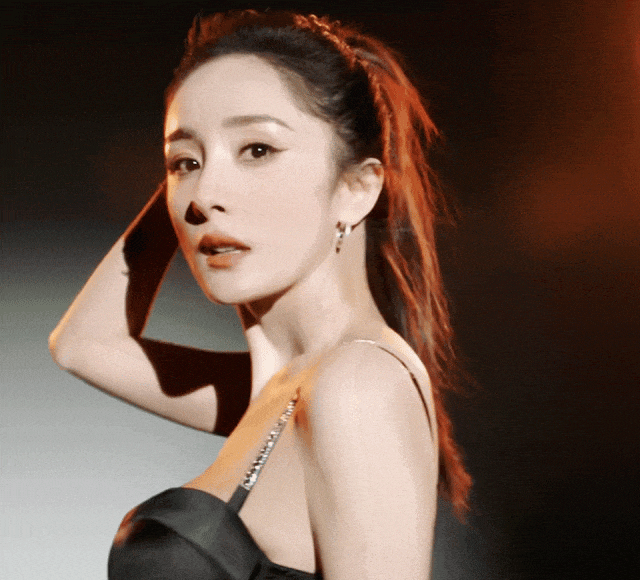 "性感女王"杨幂爆改椰汁女神,椰树慌了