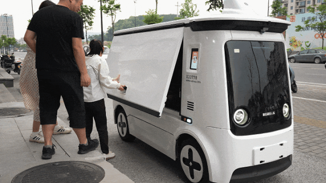 松阳首批本土"智"造无人配送车试运营啦!