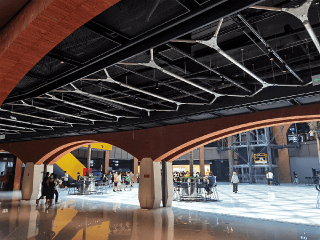 此外,还通过会员制带来新体验,购物中心会员不仅享受自营会员仓储超市