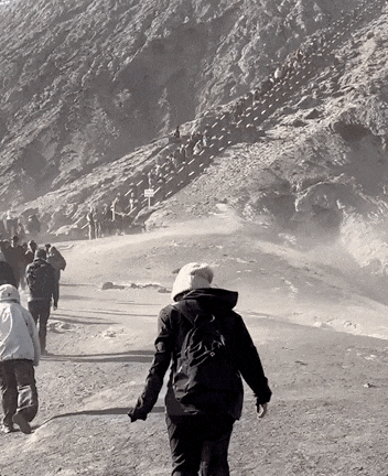 月入三万的中产,涌向「珠峰平替」_腾讯新闻