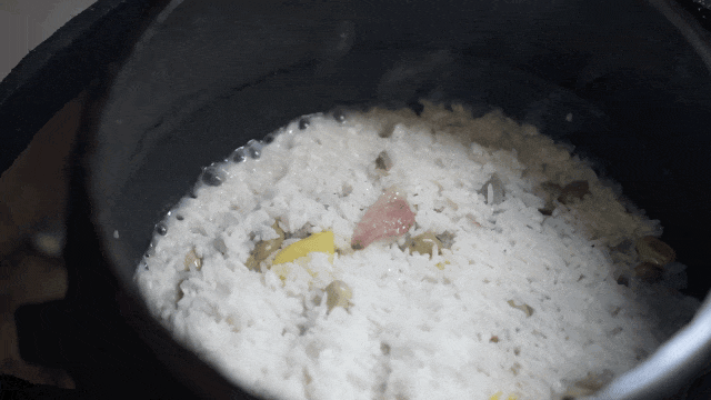 【美食】芭蕉铁罐饭:一饭"百味"生