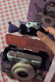 甜儿苏麦当劳去年六一还出过一个鸡块形状的游戏机.