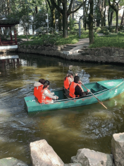 古钟园里有目前全市唯一的手划船,这周末试试带孩子一起来体验手动