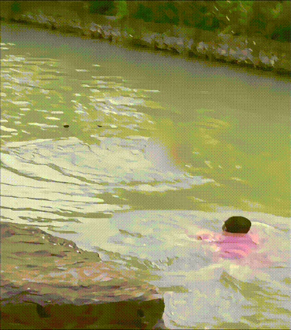 男孩意外落水,烧烤摊主挺身救人!