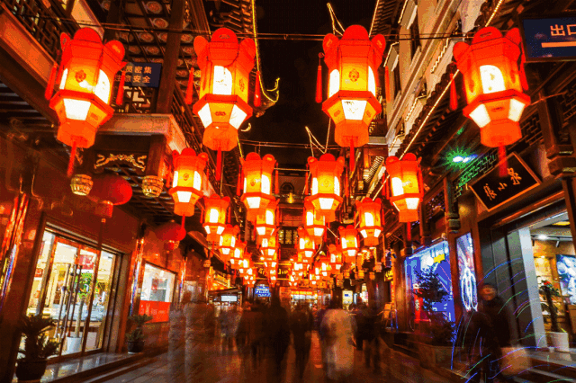 这个暑假长官杂技小镇等您来探索