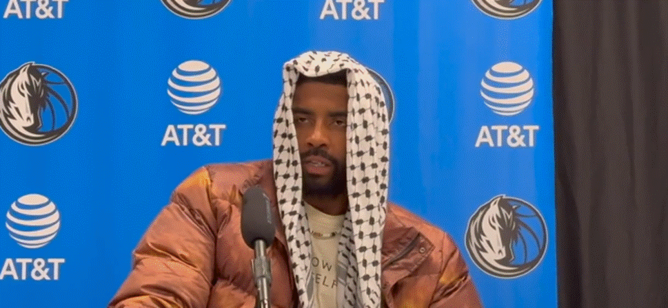 nba球员欧文记者会上戴黑白相间头巾,美媒:象征巴勒斯坦团结