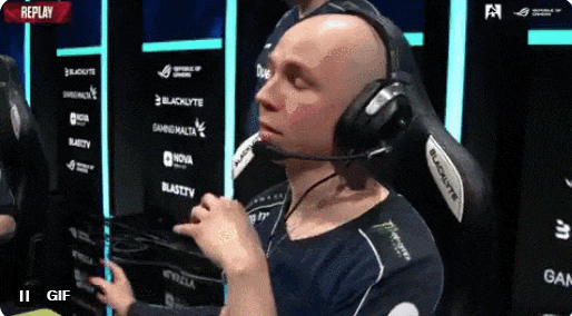 CSGO：小孩全程carry送猎鹰晋级四强！今晚大黄蜂、绿龙登场_腾讯新闻