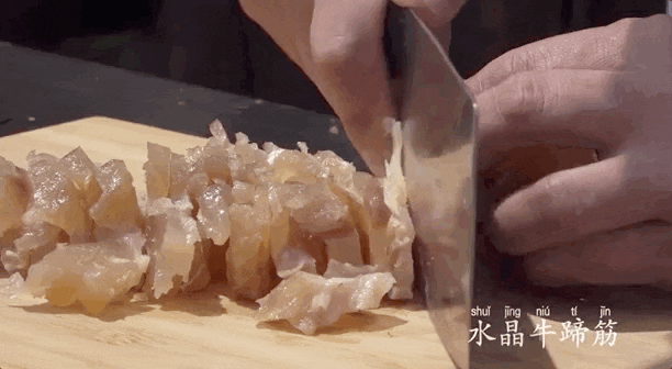 这座隐世却不避世的小城,人少景美,春季游山玩水就靠它了!