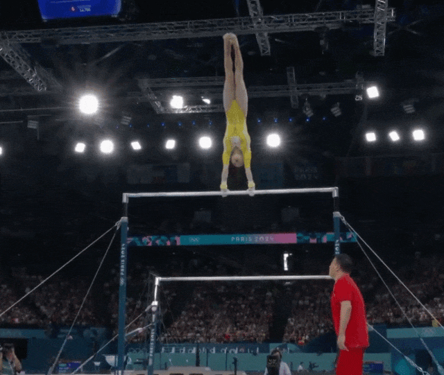 体育精神不仅体现在金牌上,也是运动员在摔倒