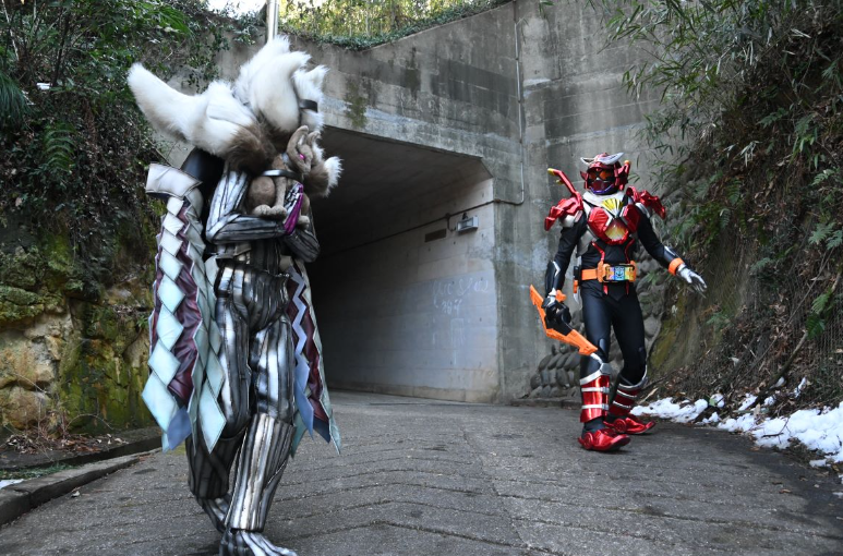 假面骑士歌查德第29话官方预告 白金歌查德大战九尾狐马尔甘_腾讯新闻