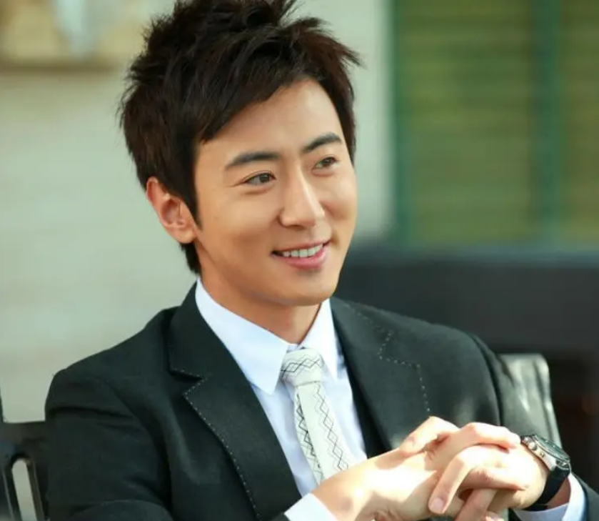 演员高梓淇妈妈因新冠去世,称疫情真的很无情:下辈子还做您儿子