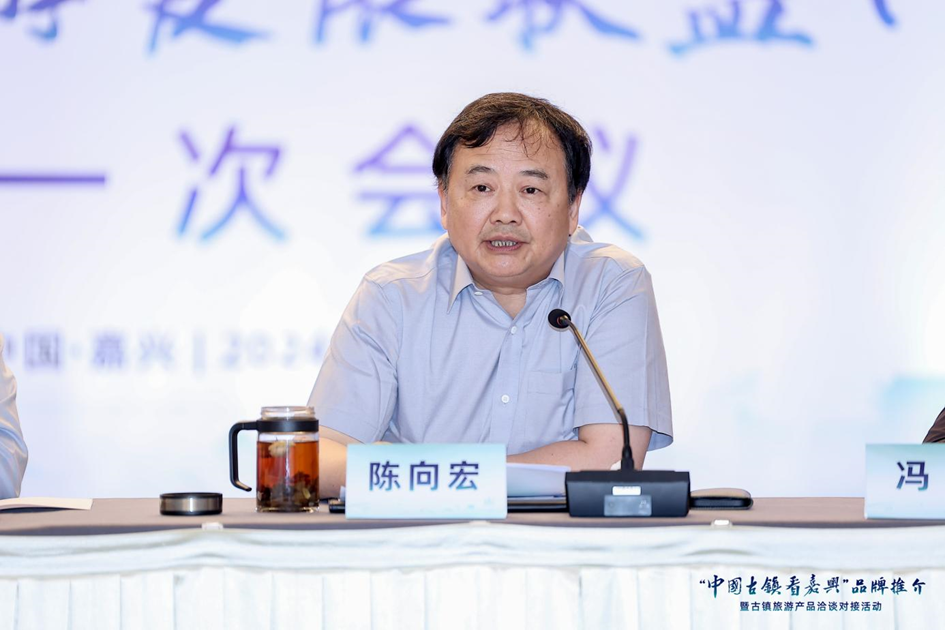 中国旅游协会副会长,顶度集团有限公司董事长,乌镇旅游创始人陈向宏