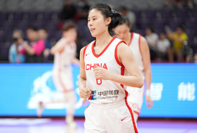 中国女篮首发:杨力维,王思雨,张茹,潘臻琦,韩旭(文/醉卧浮生)