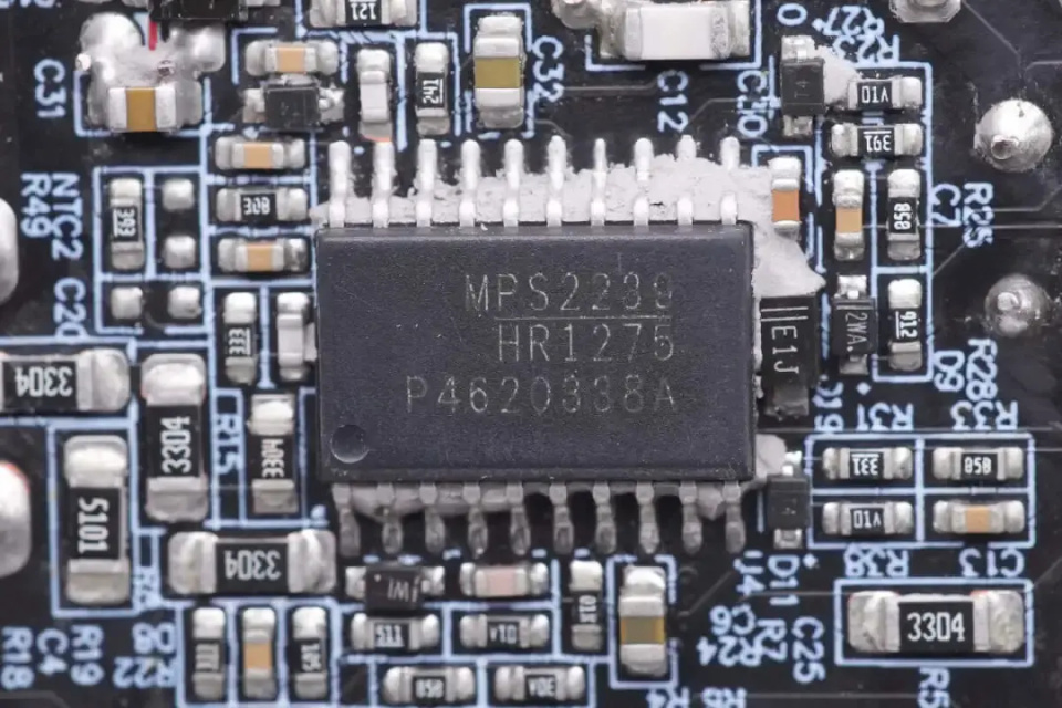 芯片内置节电技术,可以帮助实现整个工作范围内的效率优化.