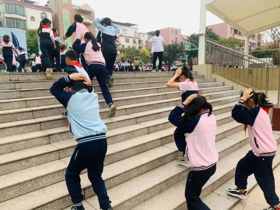 蔡塘学校↑尚文实验学校确保安全紧急有序疏散学生湖里各校正值到校