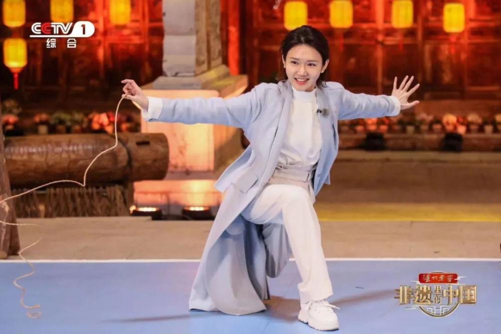 对话龙洋:主持人的"修炼成长之路"_腾讯新闻