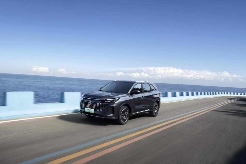 十万级的大七座插混suv蓝电e5荣耀版既卷配置又卷价格