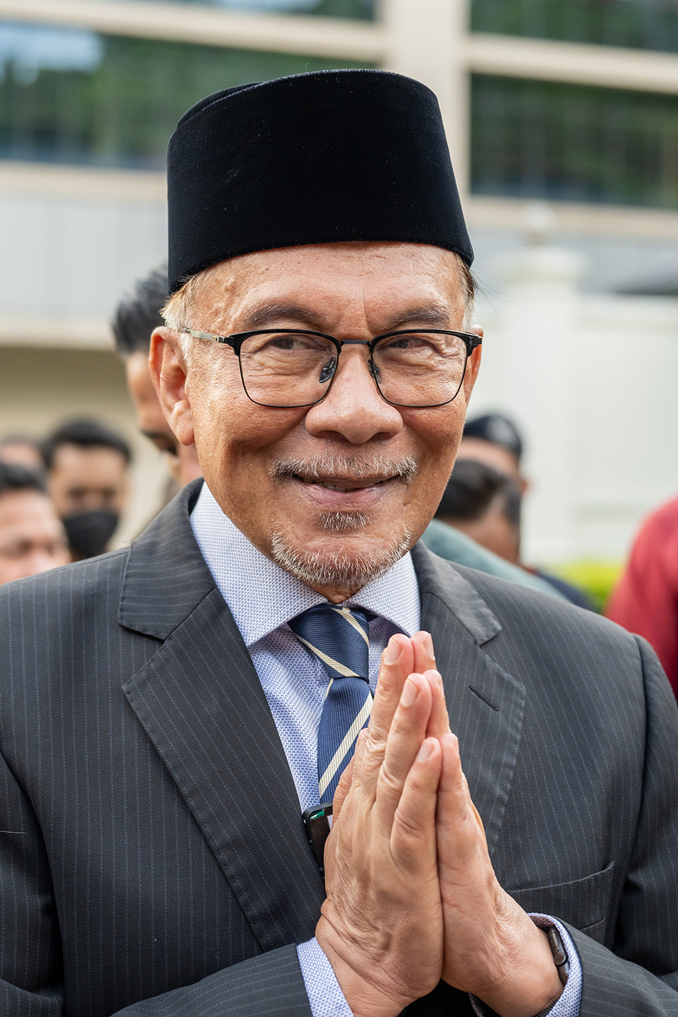 马来西亚总理安瓦尔宣布改组内阁,31名部长仍降薪20%