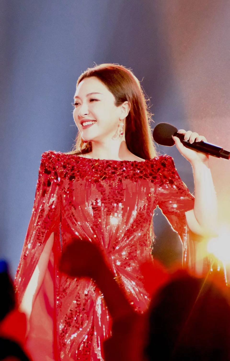 金美儿亮相2024央视启航跨年 以制作人身份携新作全新亮相