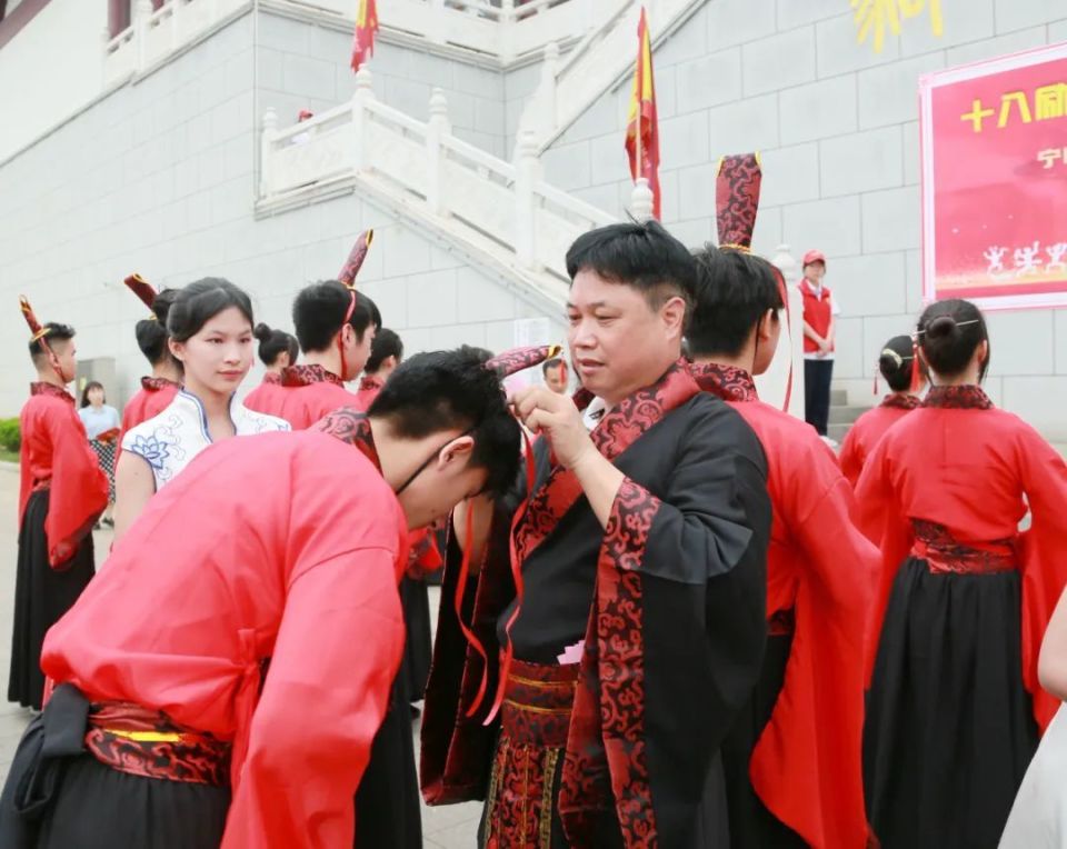 宁明中学举办高三成人礼活动