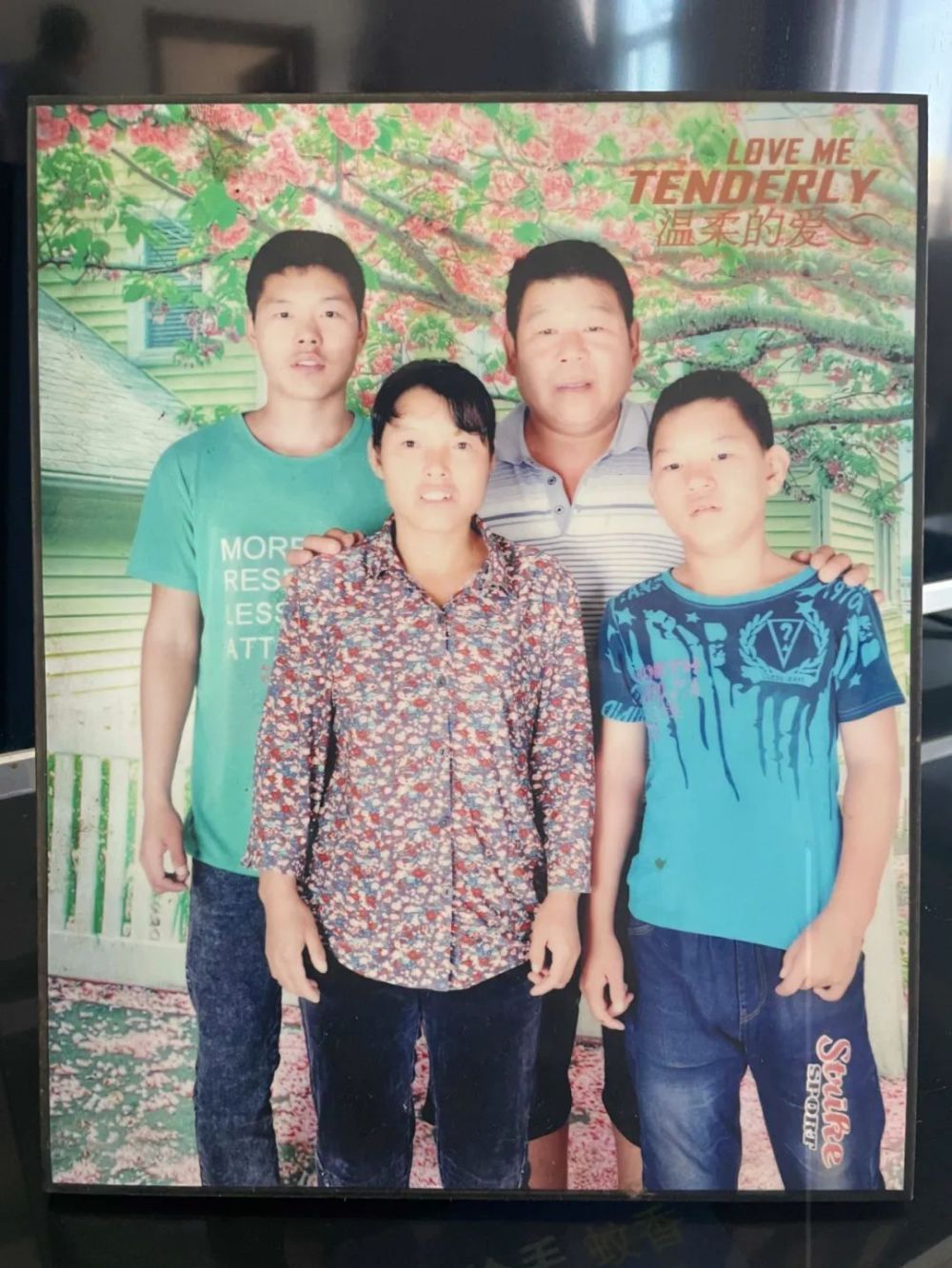 在定州上班他们的大儿子已经大学毕业把两个儿子抚养长大夫妻俩靠着