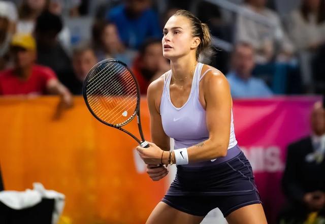 果然的,开赛以来,萨巴伦卡在法网首轮横扫乌克兰选手科斯秋克,从资格