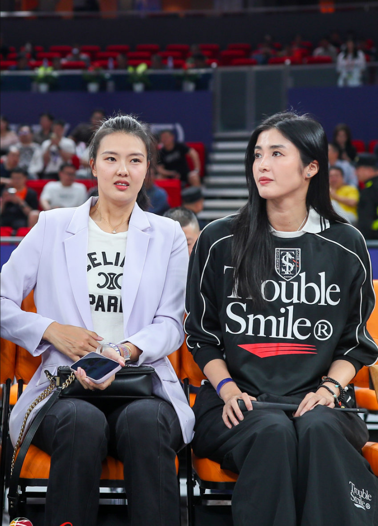 女神合体张常宁带闺蜜赵丽娜助阵吴冠希老公怒砍45宝宝笑容灿烂