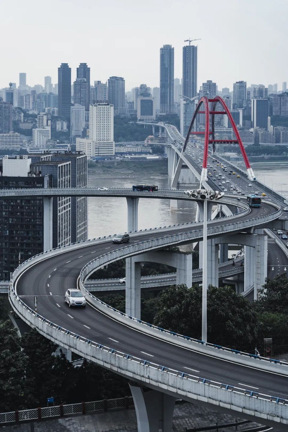2022年6月,南岸区苏家坝步道观景平台项目——铜元之光城市阳台正式