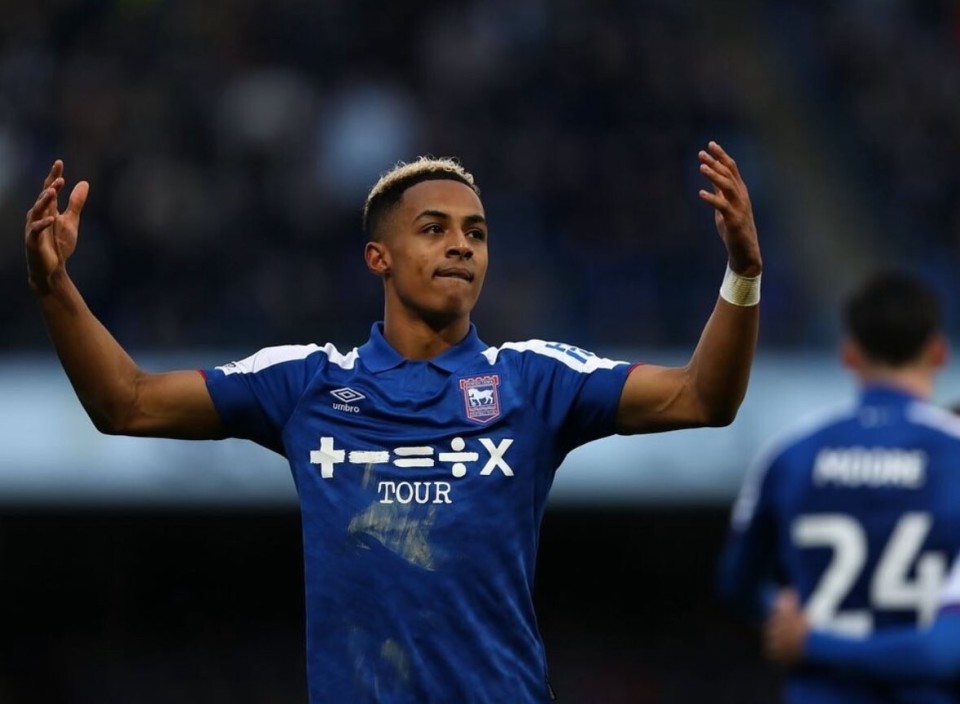 罗马诺:在伊普斯维奇表现出色,多队在关注切尔西小将哈钦森_腾讯新闻