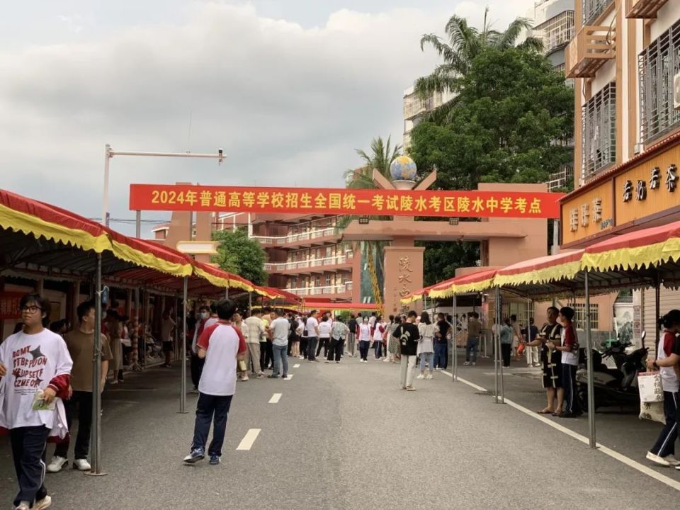 海南雅居乐衡石精英中学学生陈开昊说:"明天要考试了,现在心情还是