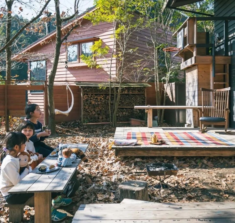 日本三胎家庭住进深山10年，买地仅9万人民币，独享广阔山林_腾讯新闻