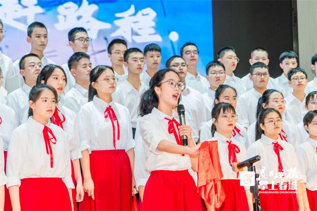 昆明三中学子唱响青春之歌